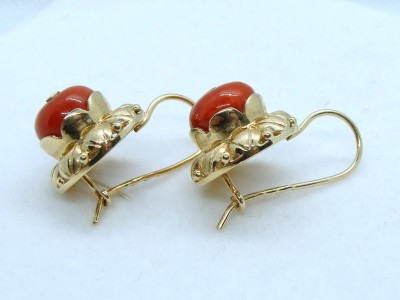 Złote kolczyki z koralem NON0259 1