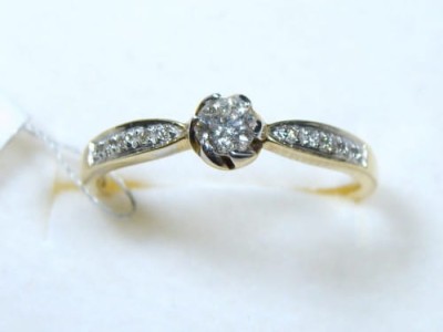 Złoty pierścionek z brylantami GÓR0337  1