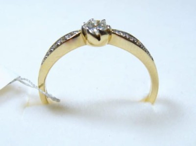 Złoty pierścionek z brylantami GÓR0337  3