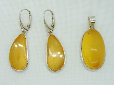 Srebrna zawieszka z bursztynem AMB0048 4